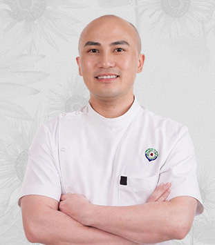 ThS. BS. Phan Hoàng Hải cùng đội ngũ chuyên gia tại Trung Tâm Mắt Giả Việt Nam